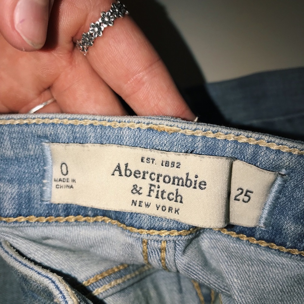 A&F Ripped Jeans - Picture 4 of 5